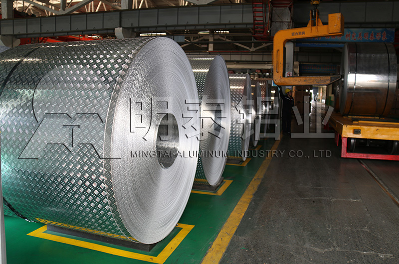 小五條筋花紋鋁板性能廠家_明泰鋁業(yè)